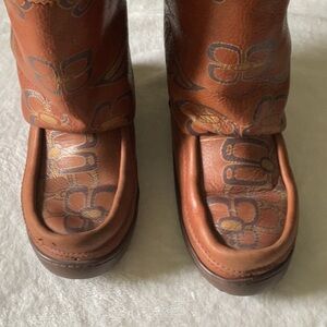 Manitobah mukluks aboriginal design boots